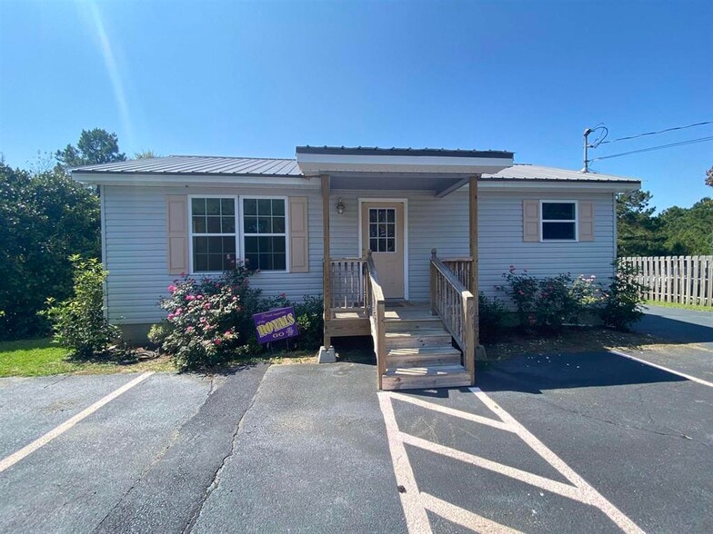 More Photos Of 131 Lakeview Church Rd, Cochran Freestanding For Lease