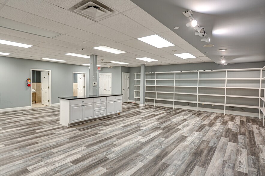 More Photos Of 328A Main St, Huntington Storefront Retail Office For Lease