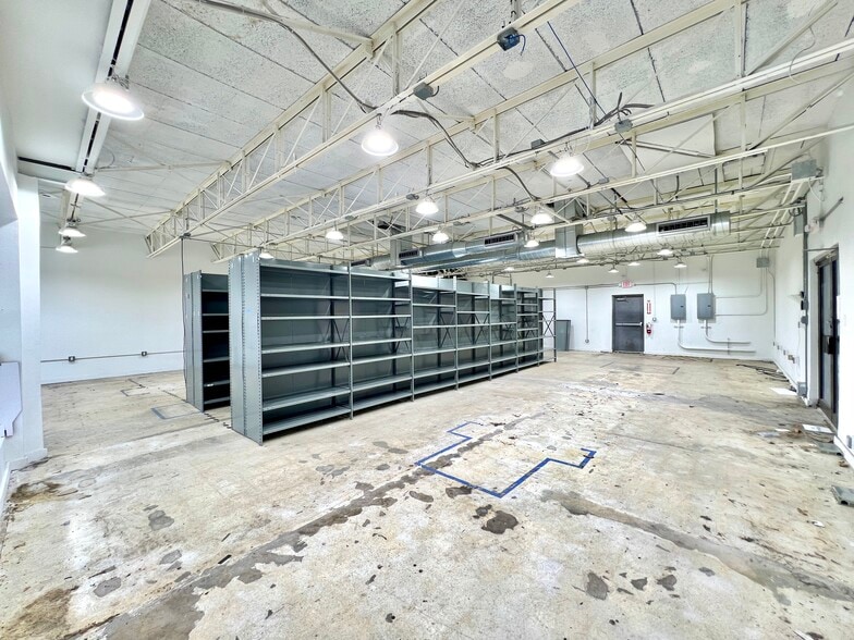 More Photos Of 3390 SW 22nd St, Miami Storefront Retail Office For Lease