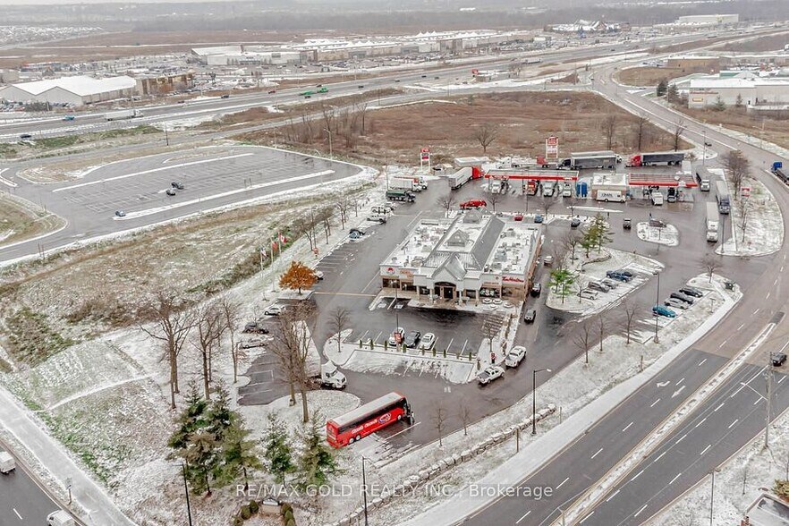 Primary Photo Of 495 York Rd, Niagara On The Lake General Retail For Sale