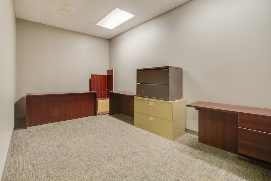 More Photos Of 227-229 S Washington Sq, Lansing Storefront Retail Office For Sale