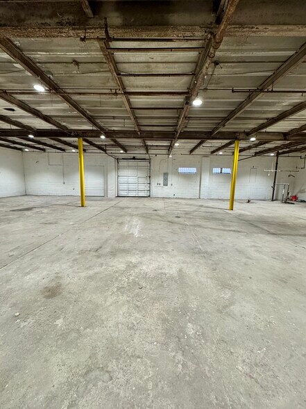 More Photos Of 1310 W Gate City Blvd, Greensboro Warehouse For Lease