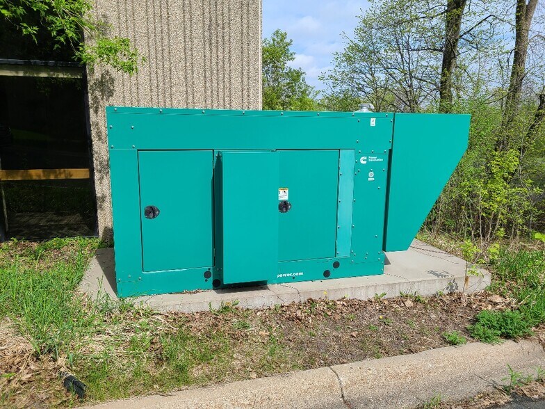 More Photos Of 1800 Pioneer Creek Ctr, Maple Plain Office For Lease