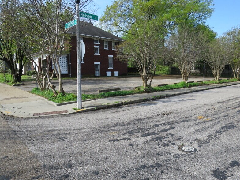 More Photos Of 871 S Cooper St, Memphis Light Distribution For Sale