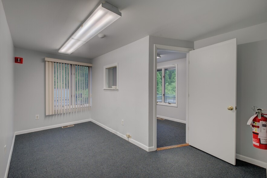 More Photos Of 626 Toll Gate Rd, Warwick Medical For Lease