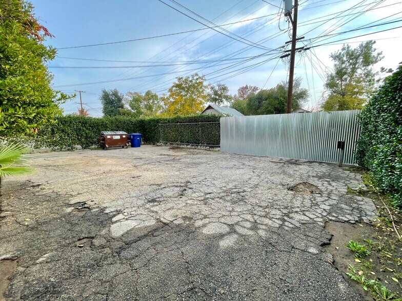 More Photos Of 1434-1436 N Van Ness Ave, Fresno Storefront For Sale