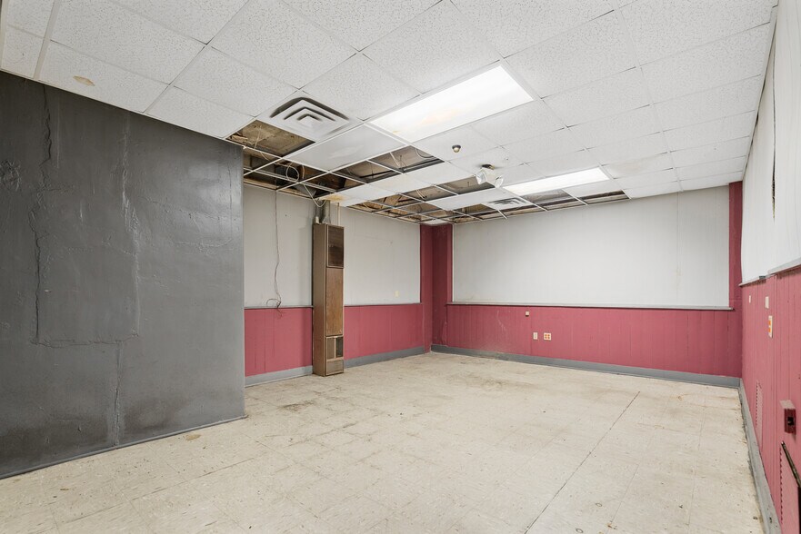 More Photos Of 713 E Austin Blvd, Nevada Warehouse For Sale