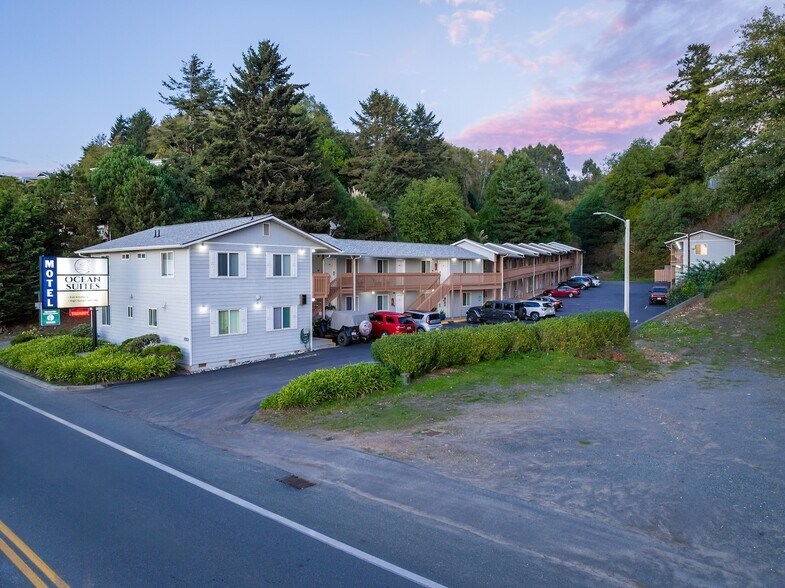 Primary Photo Of 16045 Lower Harbor Rd, Brookings Hotel For Sale