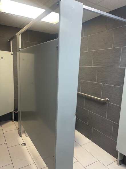 More Photos Of 6001 Nw Expressway, Oklahoma City Office For Sale