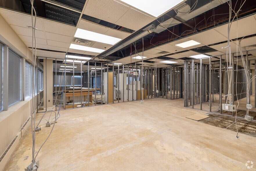 More Photos Of 80 Cottontail Ln, Somerset Office For Lease