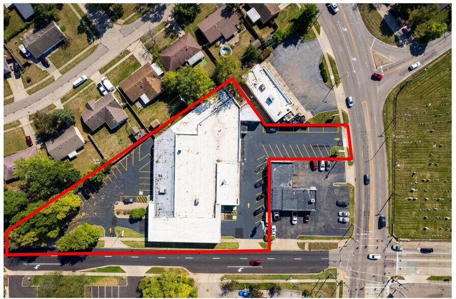 More Photos Of 3950-3970 S Dixie Dr, Dayton Showroom For Lease