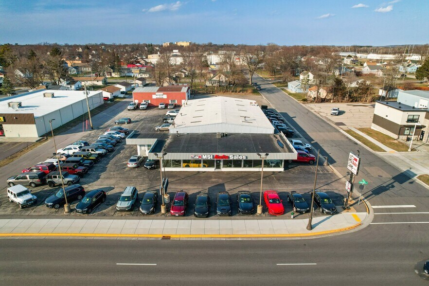 More Photos Of 515 E Wisconsin St, Portage Auto Dealership For Sale