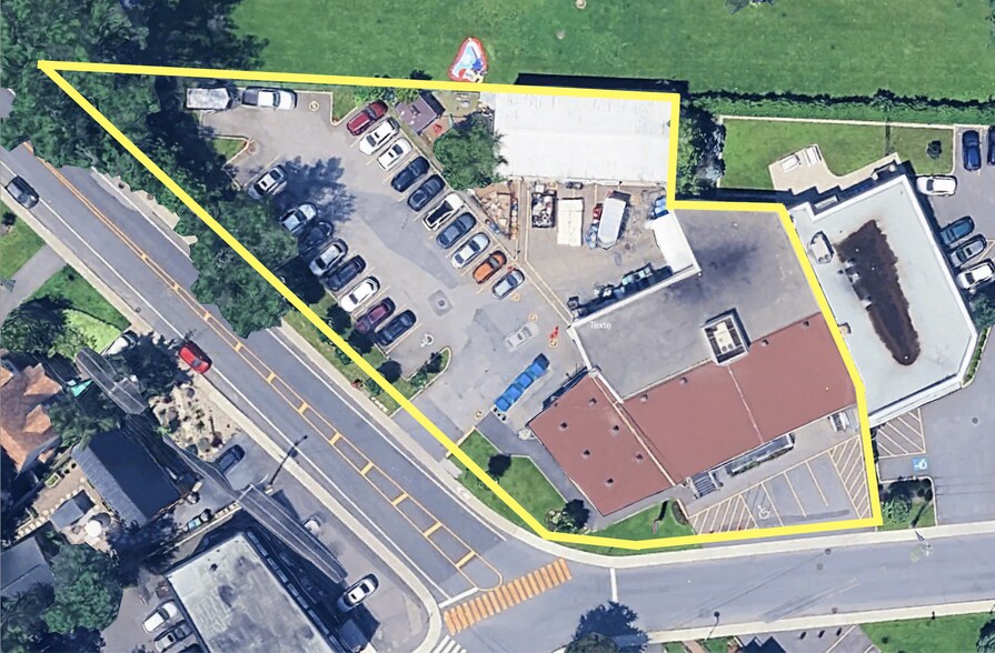 Primary Photo Of 61 Rue De Montbrun, Boucherville Freestanding For Sale