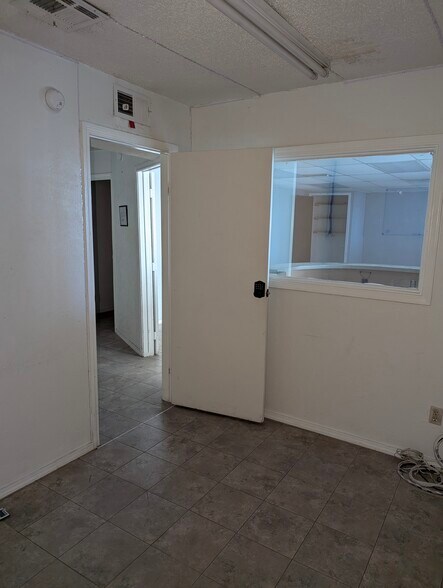 More Photos Of 11101 Dyer St, El Paso Freestanding For Lease
