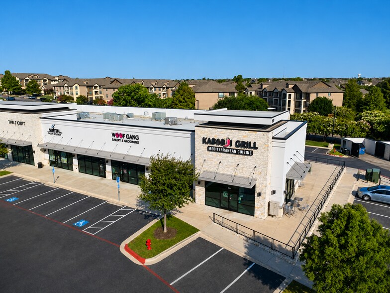 More Photos Of 1900 University Blvd, Round Rock Freestanding For Lease