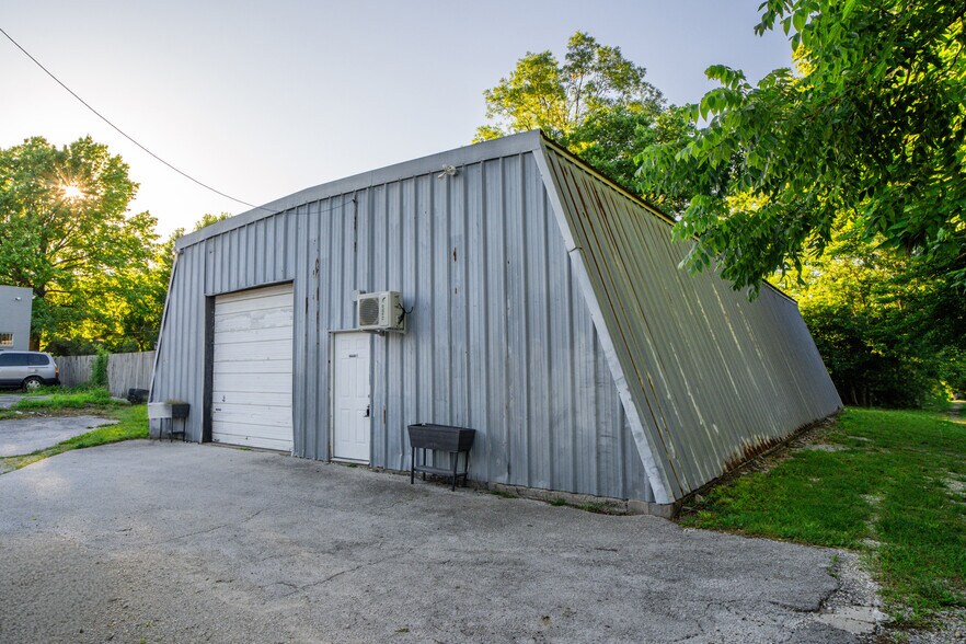 More Photos Of 419 W Kearney St, Springfield Freestanding For Sale