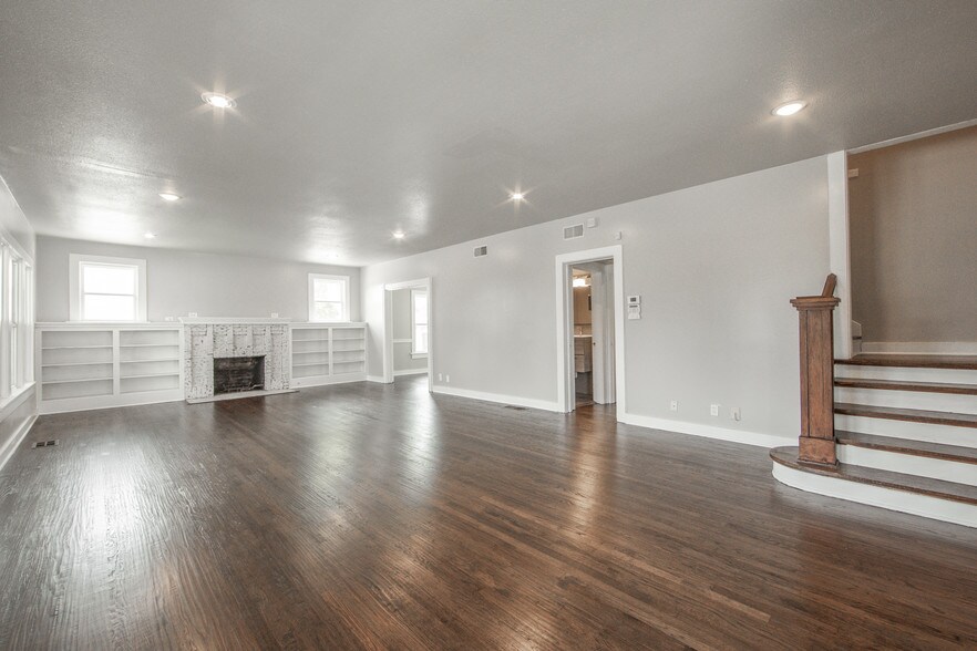 More Photos Of 209 E University Dr, Denton Medical For Lease