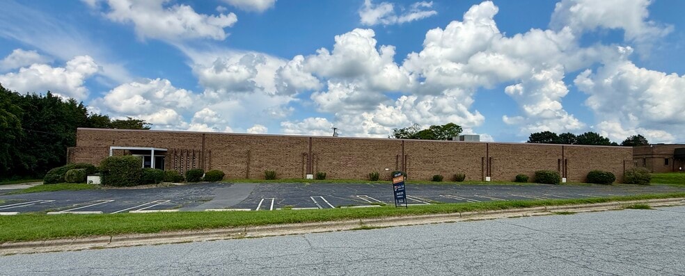 More Photos Of 2005 Fulton Pl, High Point Warehouse For Lease