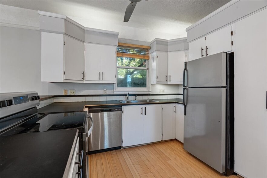 More Photos Of 2606 SE Pine St, Portland Apartments For Sale