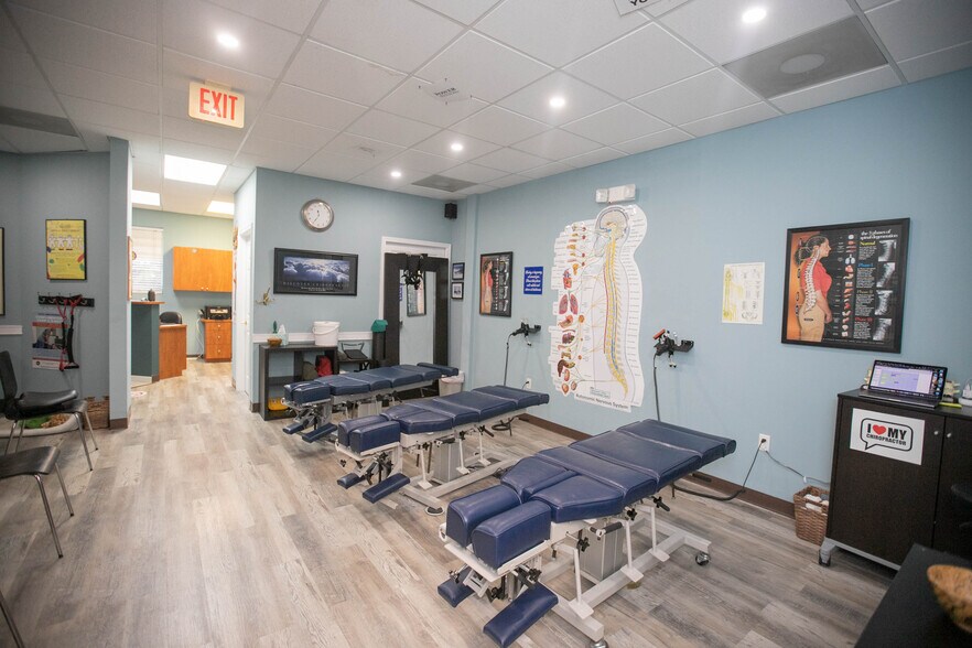 More Photos Of 20770-20776 W Dixie Hwy, Miami Medical For Sale