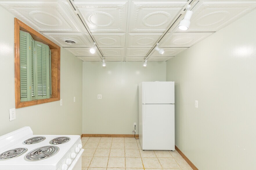 More Photos Of 131 Copenhaver St, Marion Shelter For Sale