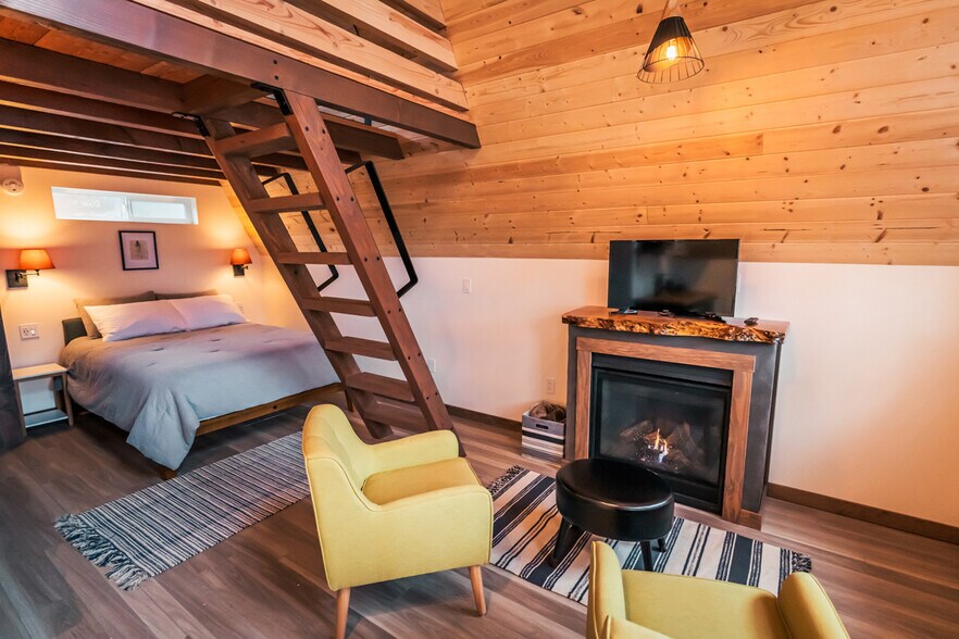 More Photos Of 37 NW Second St, Stevenson Hospitality For Sale