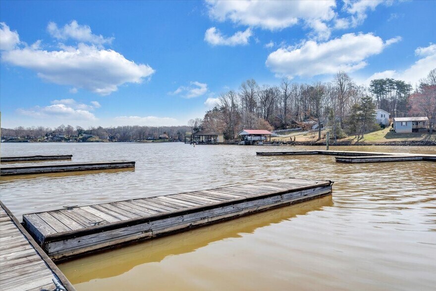 More Photos Of 2200 Old Salem School Rd, Union Hall Marina For Sale