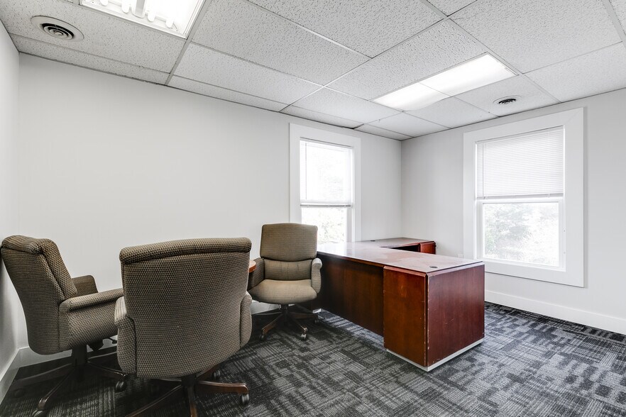 More Photos Of 7300 Hanover Green Dr, Mechanicsville Office For Sale