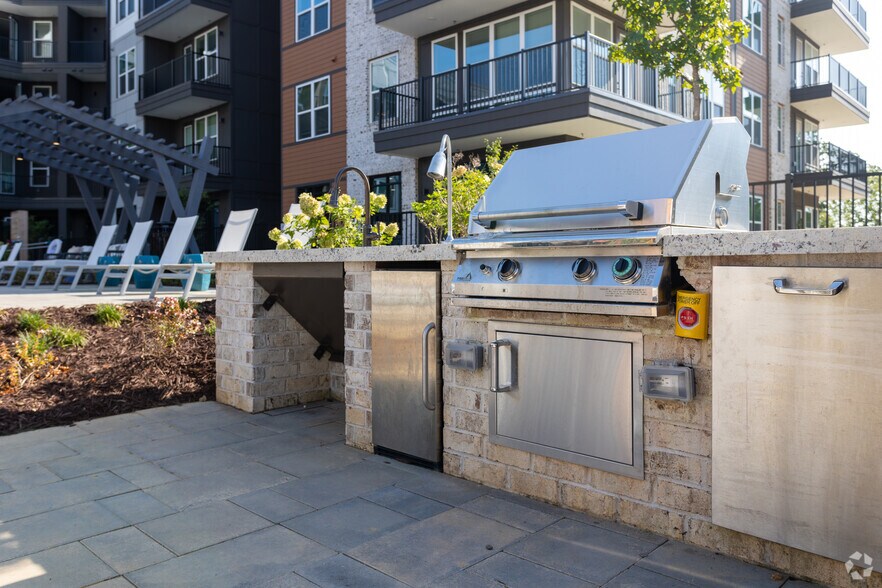 More Photos Of 930 W Mallard Creek Church Rd, Charlotte Apartments For Lease