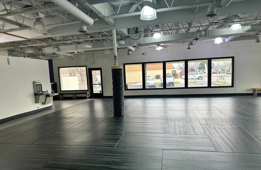 More Photos Of 3335-3387 N Five Mile Rd, Boise General Retail For Sale