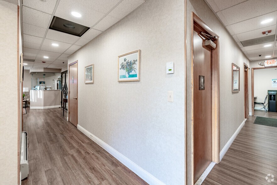 More Photos Of 156-158 Orange Ave, Walden Office For Sale