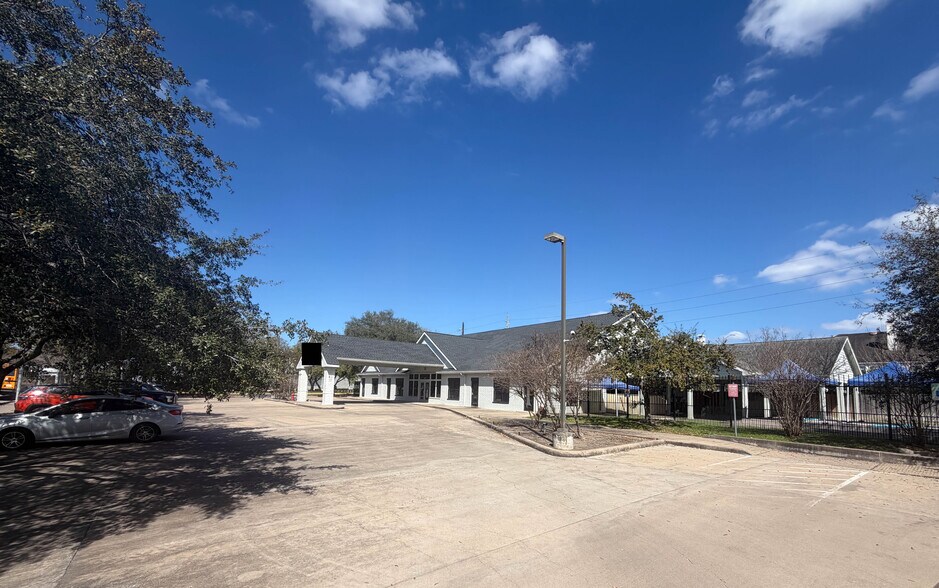 More Photos Of 3663 S Dairy Ashford Rd, Houston Veterinarian Kennel For Lease