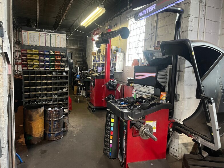 More Photos Of 225 S Seiberling St, Akron Industrial For Sale