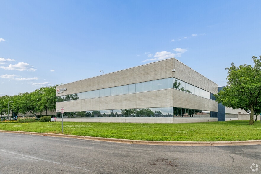More Photos Of 3500 Packerland Dr, De Pere Office For Lease