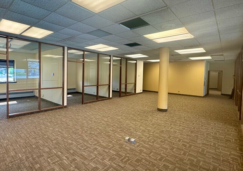 More Photos Of 3410-3430 SE University Ave, Minneapolis General Retail For Sale