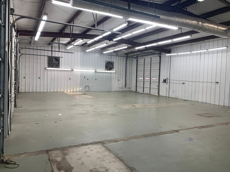 More Photos Of 123 E Plymouth Rd, Columbus Industrial For Lease