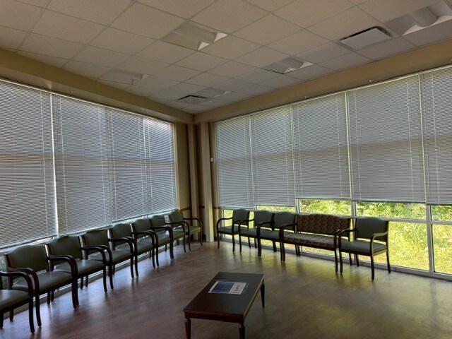 More Photos Of 818 Macdade Blvd, Folsom Freestanding For Lease