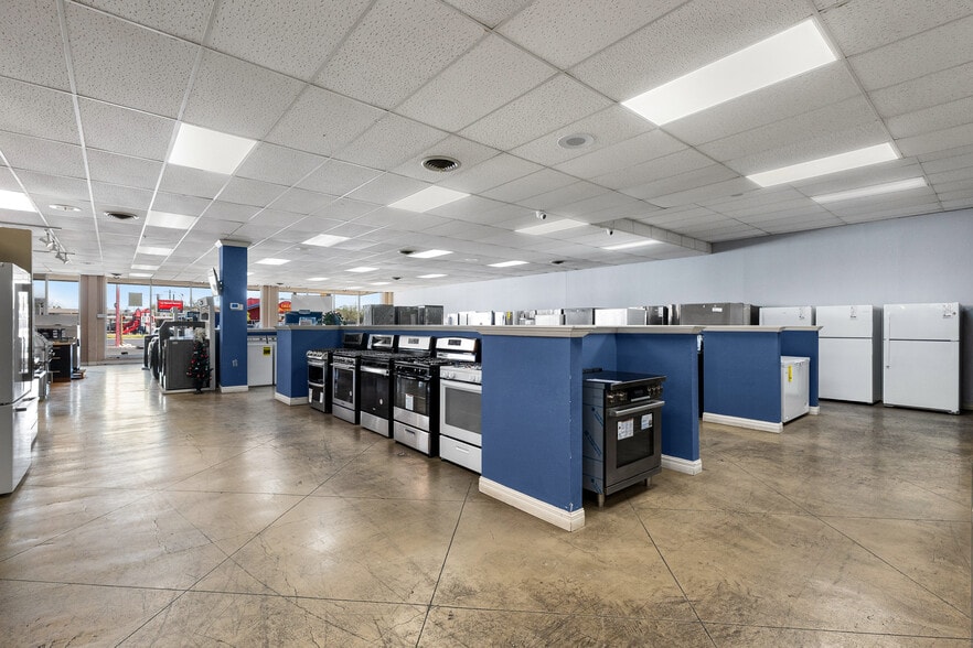 More Photos Of 3101 N 10th St, McAllen General Retail For Lease