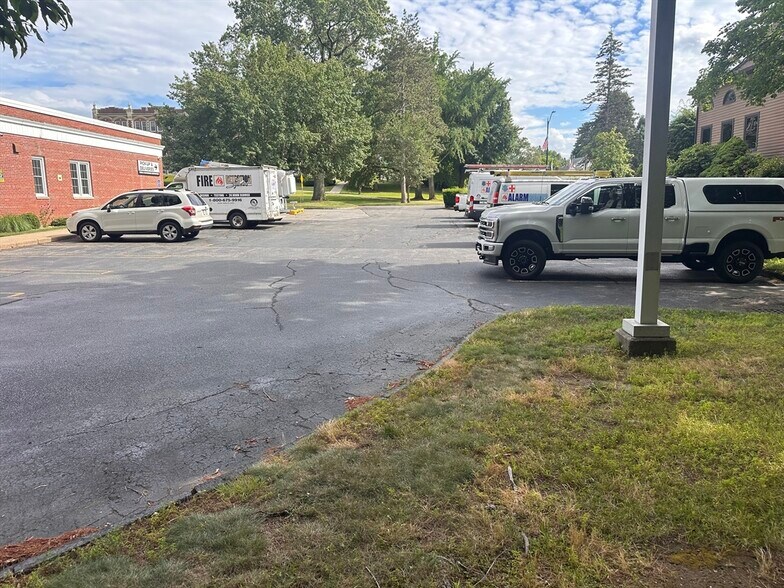 More Photos Of 637 Front St, Chicopee Freestanding For Sale