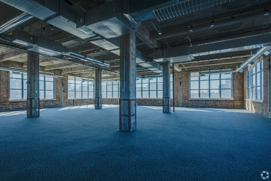 More Photos Of 900 N Branch St, Chicago Office For Lease