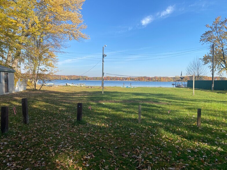 Primary Photo Of 8230 Highland Rd, White Lake Hotel For Sale