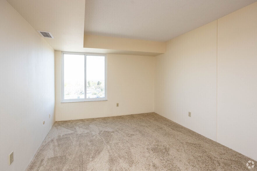 More Photos Of 2100 E High St, Springfield Apartments For Lease