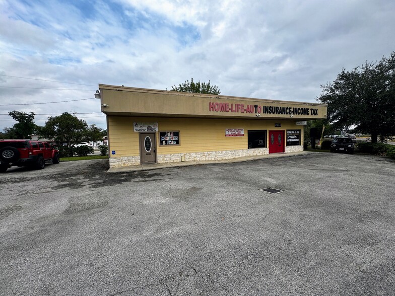 Primary Photo Of 2555 Allen Genoa Rd, Pasadena Freestanding For Lease