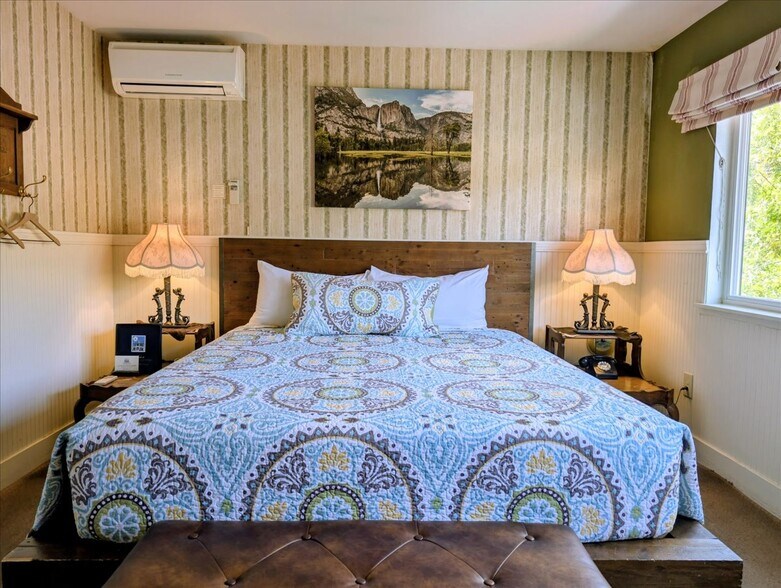 More Photos Of 18736 Main St, Groveland Hotel For Sale