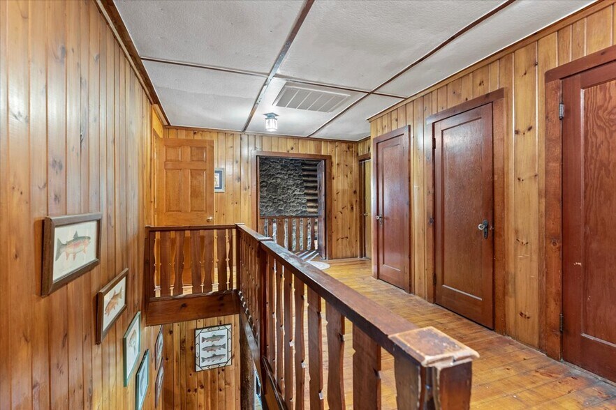 More Photos Of 746 Howe Rd, Lake Luzerne Hotel For Sale