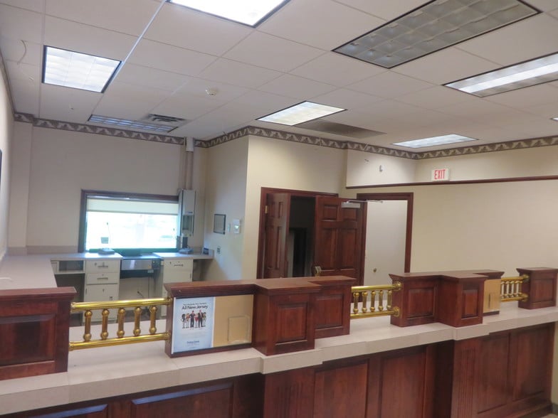 More Photos Of 8 Reading Rd, Flemington Unknown For Lease