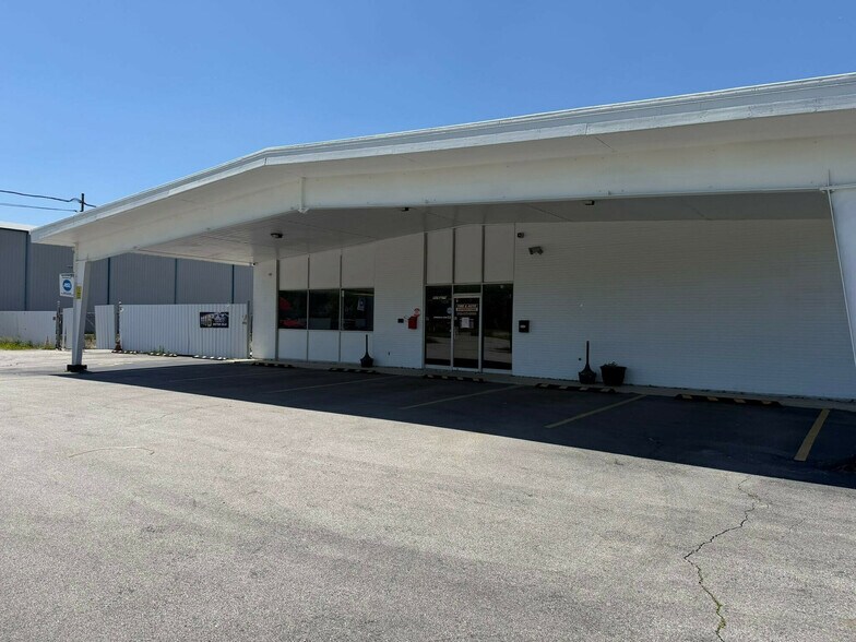 More Photos Of 5200 Cleveland St, Merrillville Truck Terminal For Lease