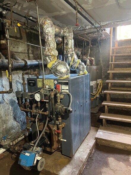 More Photos Of 1077 Main St, Manchester Storefront Retail Residential For Sale