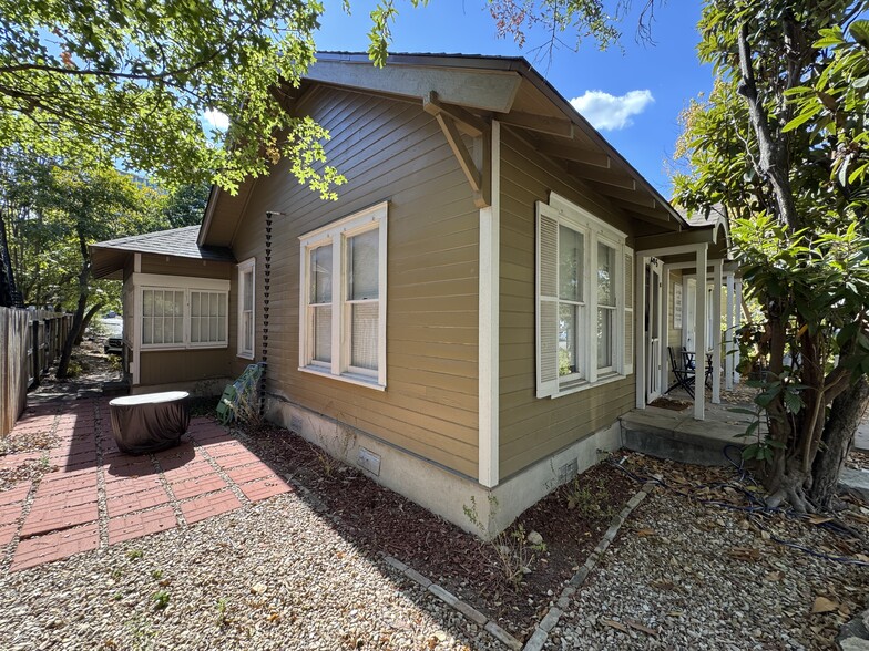 More Photos Of 605-607 W 9th St, Austin Office Residential For Lease