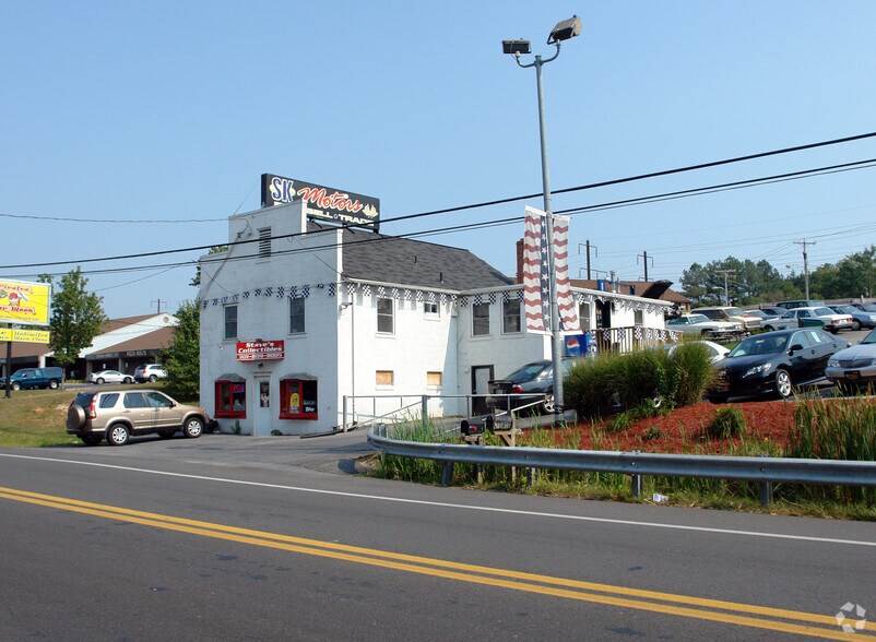 More Photos Of 10805 Lanham Severn Rd, Glenn Dale Auto Dealership For Lease